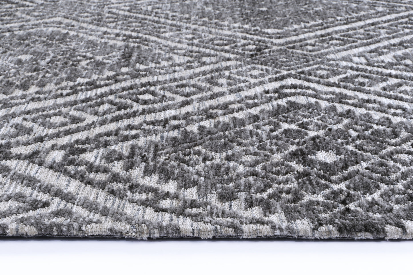 Ambarsar Majitha Blend In Charcoal & Beige Rug
