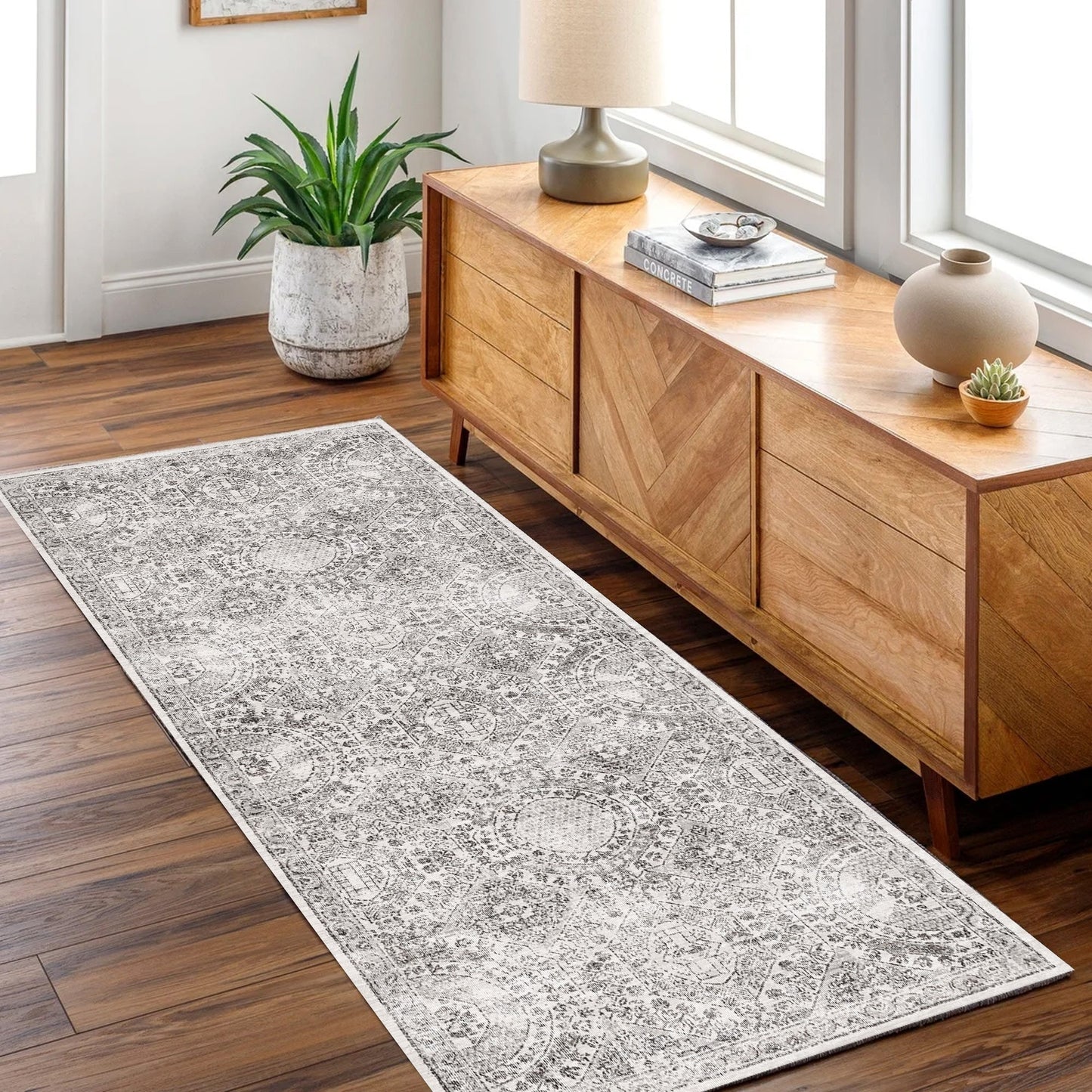 Light grey washable rug with minimalist modern design