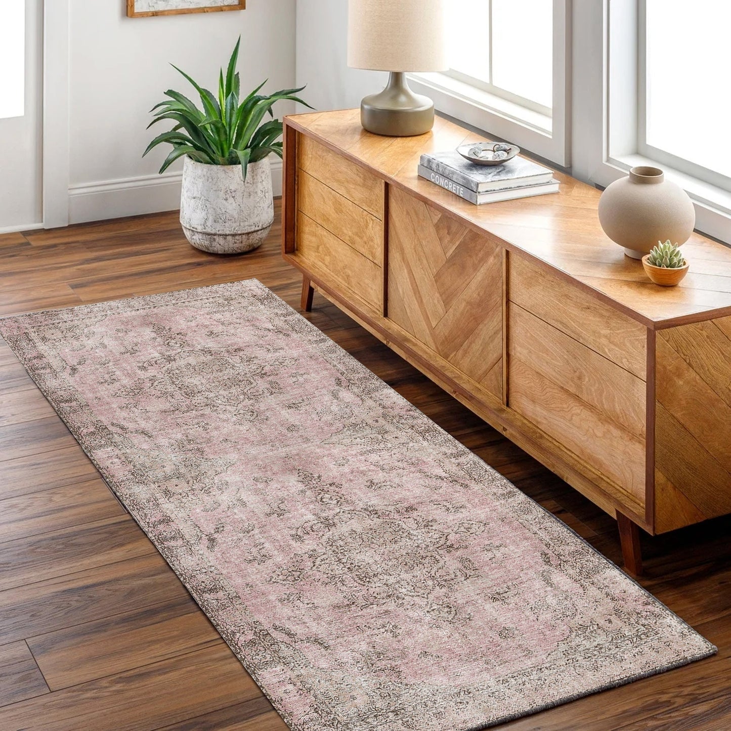 Washable rug with cream and beige abstract texture