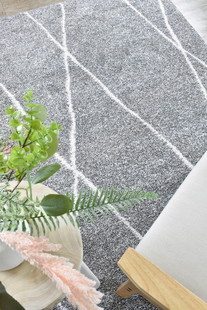 Alpha Shaggy Bedrock In Grey Rug