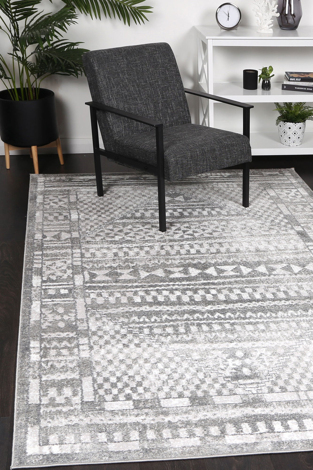 Christina Aztec Contemporary In Grey Rug