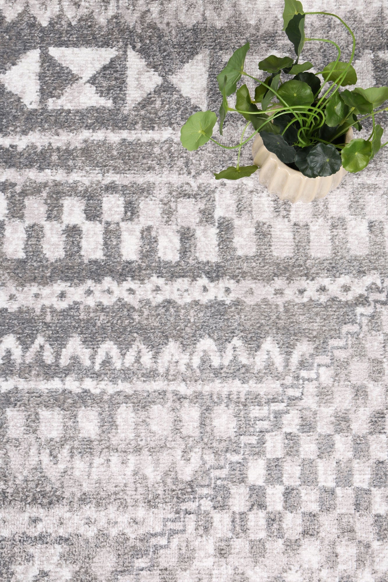 Christina Aztec Contemporary In Grey Rug