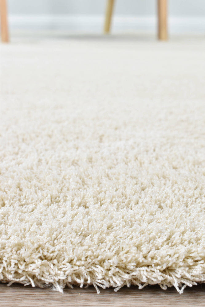 Lila Monochromatic Genteel Elegance Shaggy Pile 050 In Cream Rug