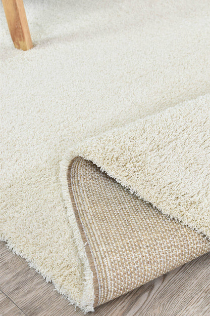 Lila Monochromatic Genteel Elegance Shaggy Pile 050 In Cream Rug