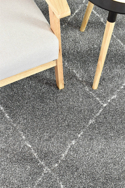 Lila Plush Shaggy Pile Geometrical Design 690 In Grey Rug