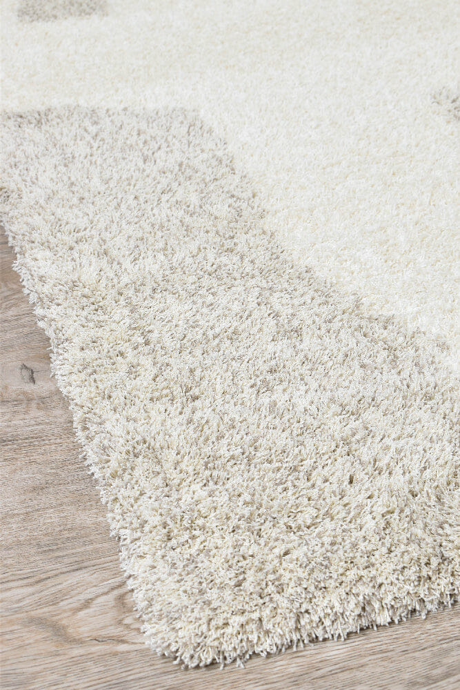 Lila Luxury Beautiful Shaggy Pile Edgy Design 650 In Latte Rug