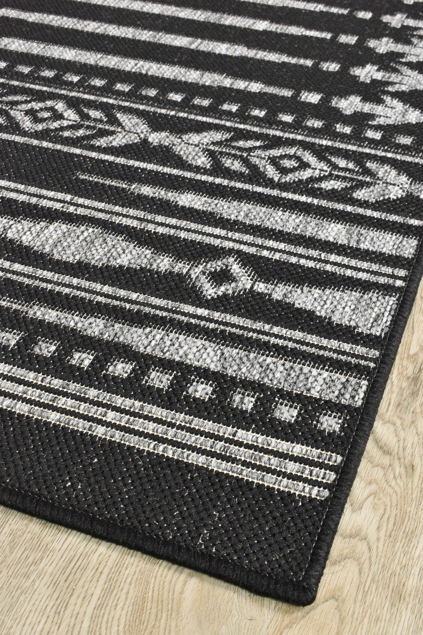 Alaska 560 in Dark Grey Rug