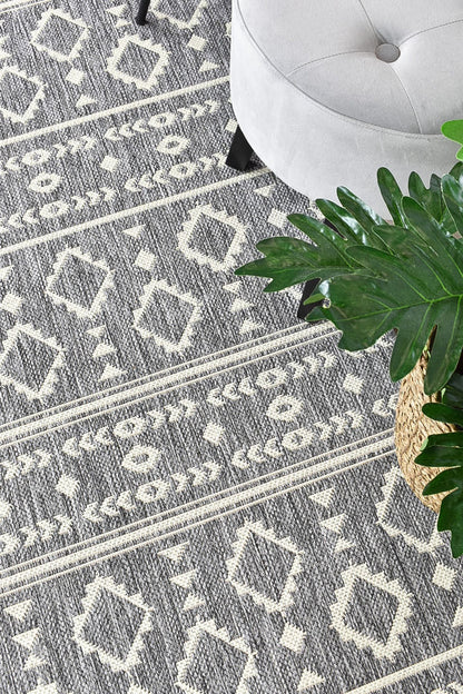 Alaska 333 in Grey & Cream : Runner Rug