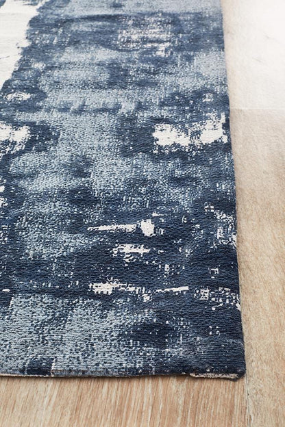 Magnolia In Denim : Runner Rug