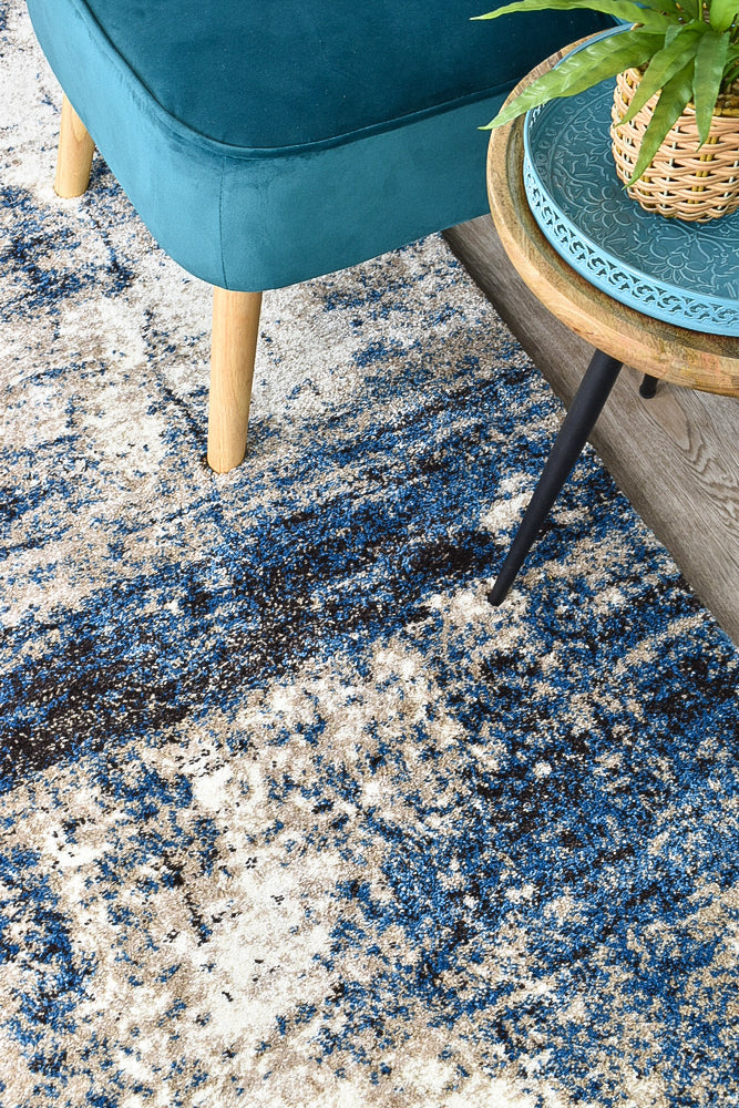 Dahlia 651 In White & Blue : Runner Rug